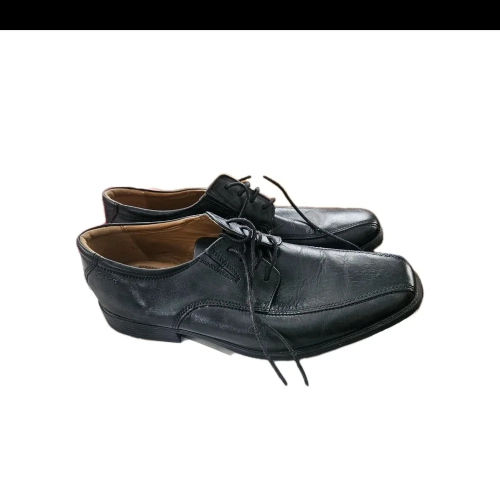 Clarks Men's Classic Black Oxfords